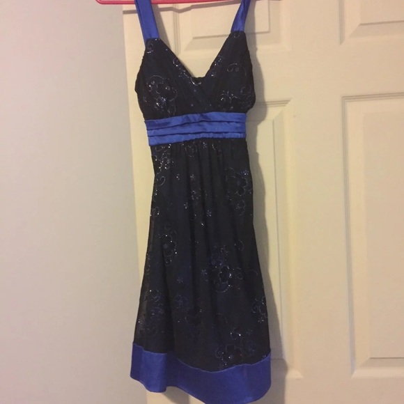 Dress - Picture 1 of 4